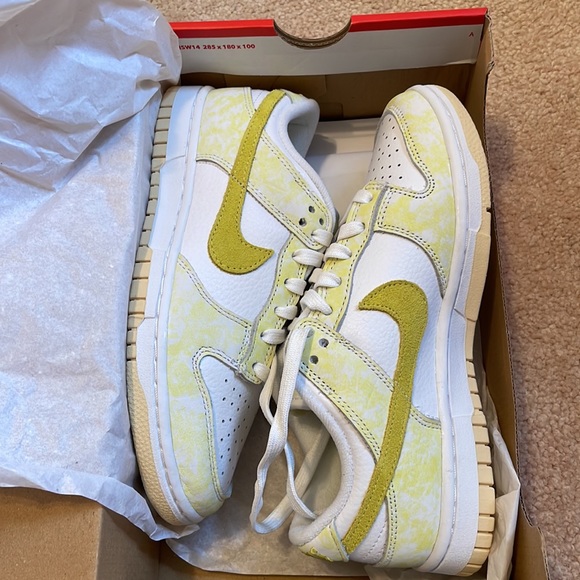 Nike Dunk Low - Picture 2 of 4